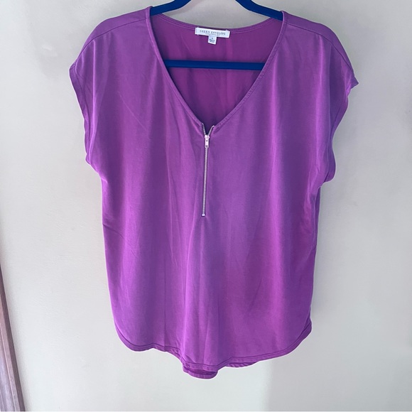 Bundle three short sleeve blouses. Purple, sage, off-white, L - Picture 3 of 15